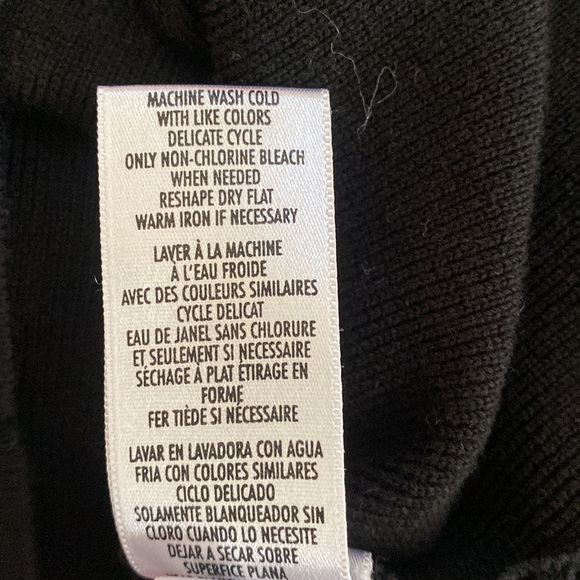 August Max Woman black sleeveless sweater. Size 1X - Picture 6 of 6